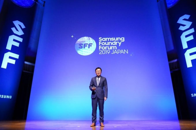 삼성전자 정은승 파운드리 사업부장이 4일 일본 도쿄 인터시티홀에서 열린 '삼성 파운드리 포럼 2019 재팬'에서 기조연설을 하고 있습니다.