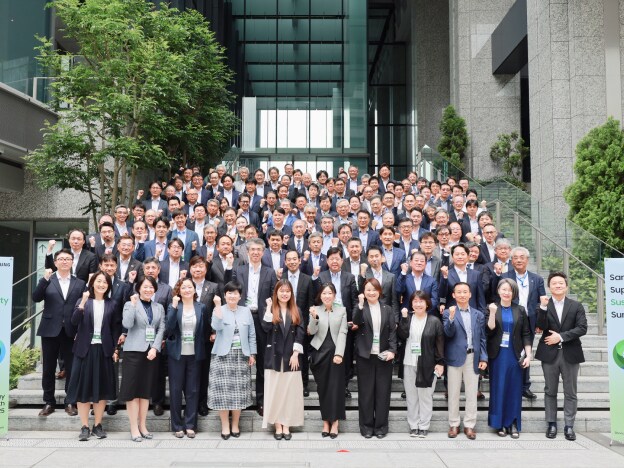 Samsung Supplier Sustainability Summit 참가자들의 단체 사진