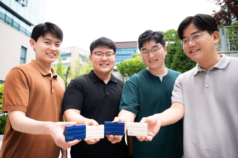 The four men behind the development of Samsung Electronics’ T7 Shield Portable SSD: Minseok Kim, the circuit designer, Hanhong Lee, the mechanical designer, Sangjin Jung, the product planner, and Gyejin Jun, the product designer.