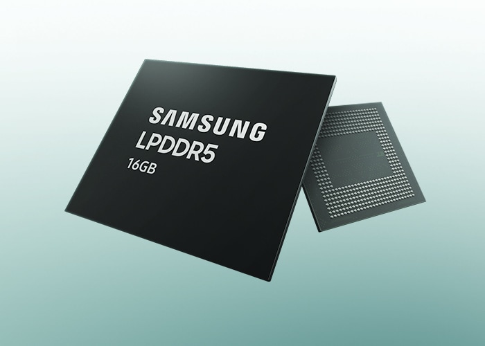 A perspective image of Samsung LPDDR5 16GB front and back."