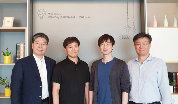 세계 최고 수준의 '온 디바이스 AI 경량화 알고리즘' 개발에 참여한 (왼쪽부터) 삼성전자 종합기술원의 한재준 마스터, 손창용 전문연구원, 정상일 전문연구원, 최창규 상무입니다.