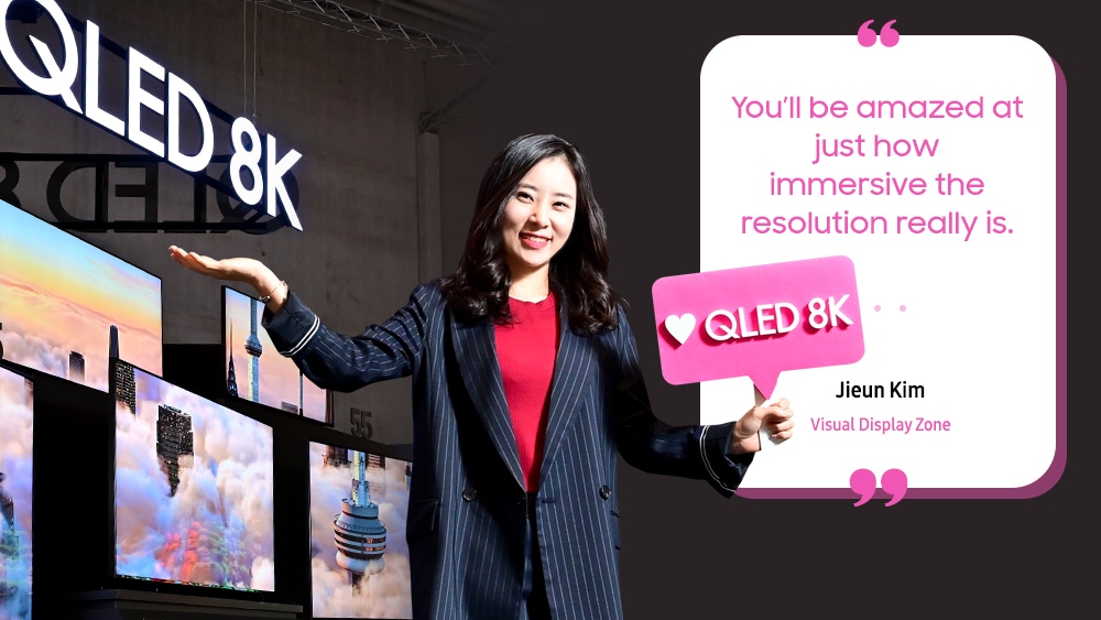This is Kim Ji-eun explaining to the 8K highlight zone at the video display booth.