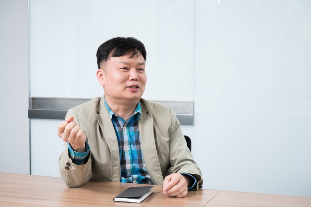 삼성전자 송용주씨가 인터뷰를 하는 모습이다.