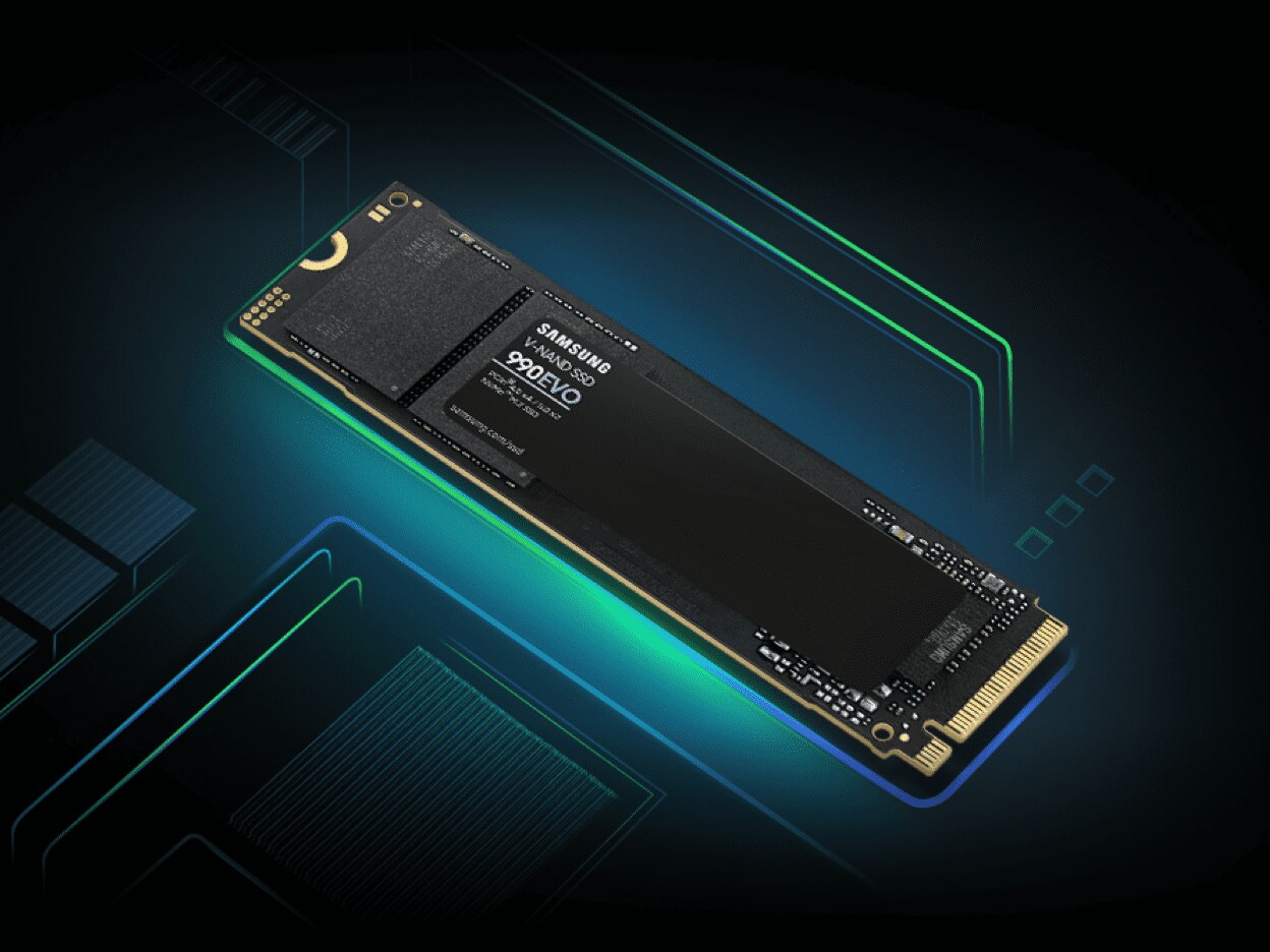 990 EVO is Samsung's Internal SSD that supports Modern Standby and longer battery life, featuring fast read speeds of up to 5,000MB/s and improved power efficiency compared to previous models.
