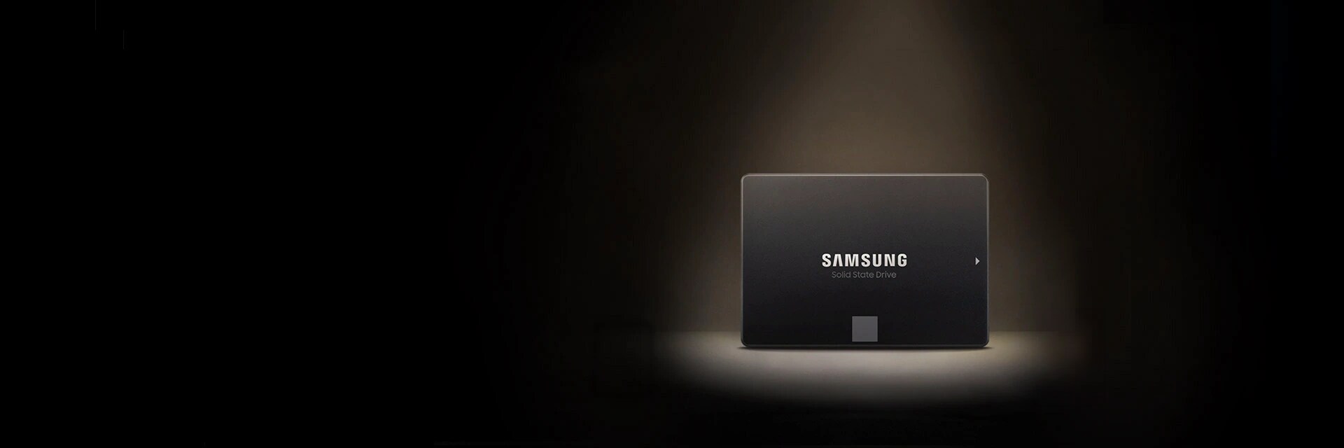 An illustrative image of Samsung 870 EVO in front and silver color and seal of World's No. 1 Flash Memory.