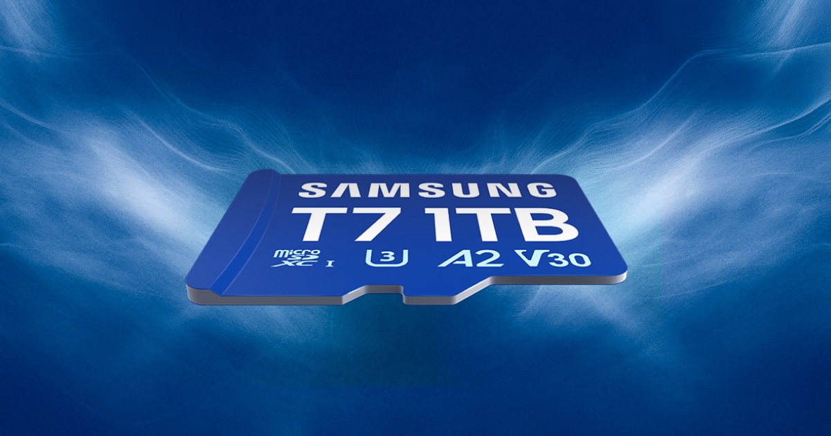 T7 microSD Cardが水平方向に置かれています