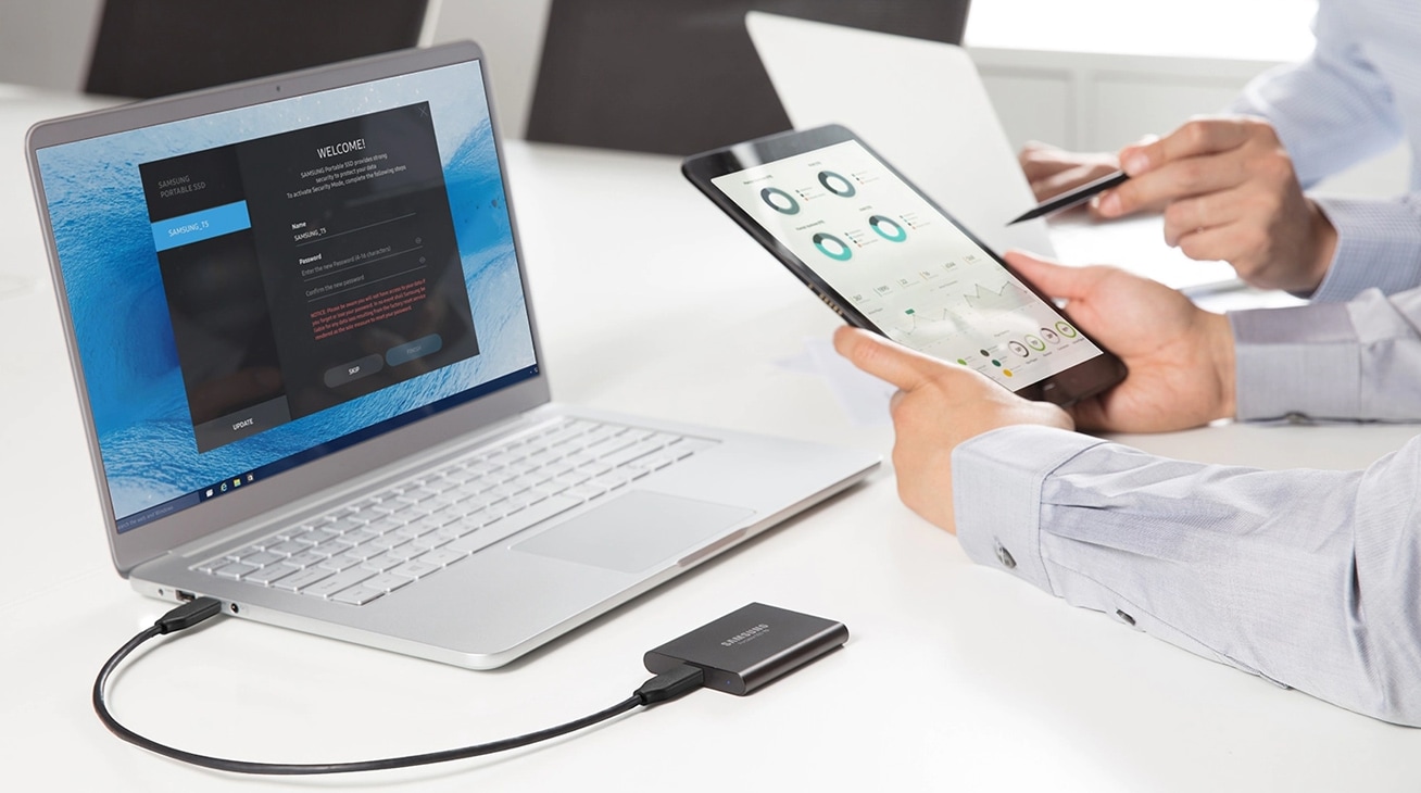 Samsung Semiconductor Portable SSD T5 delivers massive data anytime, anywhere.