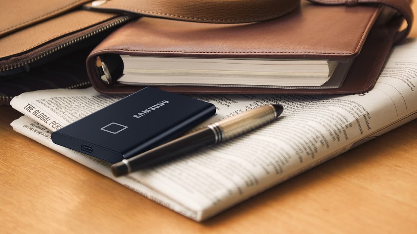 Samsung Semiconductor's T7 Touch is smaller than a pen and easy to carry.