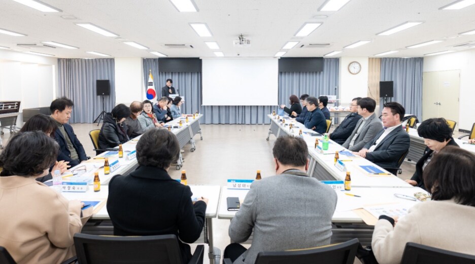 새해 첫 정기 회의에 참석한 삼성전자·화성 소통협의회 위원들의 모습