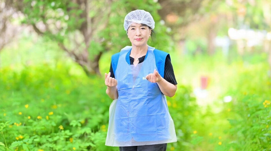 전날부터 양념을 준비하며 김치 나눔 봉사활동에 참여한 김영숙 간사