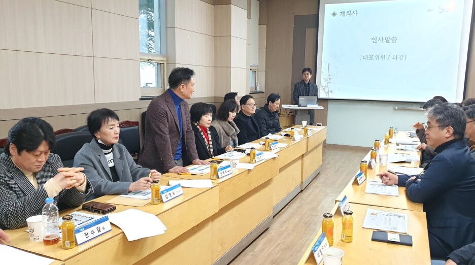 인사말을 하는 서농동 지역사회보장협의체 위원장 권영지 대표위원