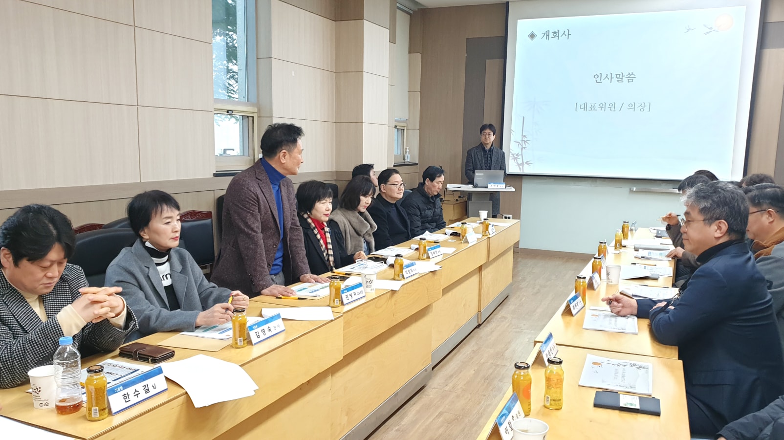 인사말을 하는 서농동 지역사회보장협의체 위원장 권영지 대표위원