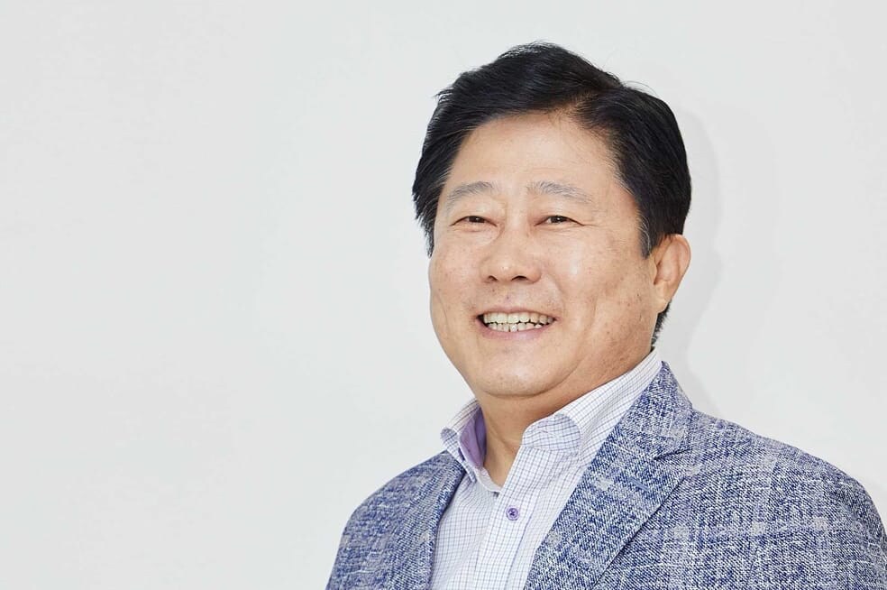최우수상 수상자인 인화이엔지 이진로 대표이사의 사진입니다.