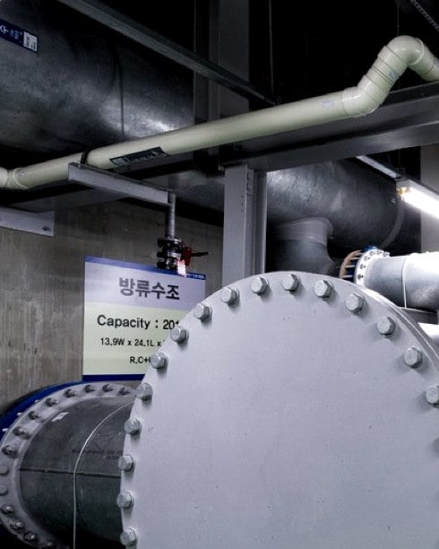 Close-up of discharge tank in Samsung's water purification facility.
