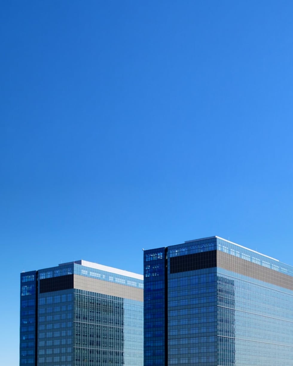 삼성 화성사업장의 건물 두개가 있습니다.