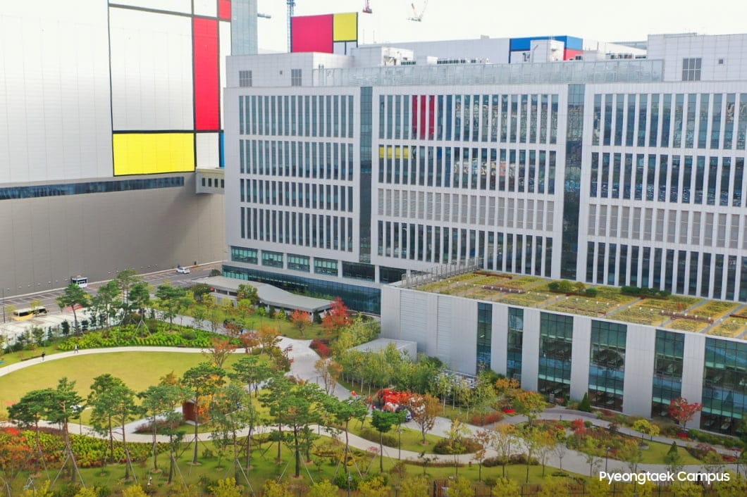 An aerial view of the walking path built on Pyeongtaek Campus.